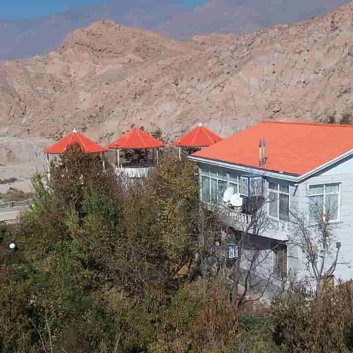 اجاره  باغ و ویلا کوهستانی درحصار نیشابور  