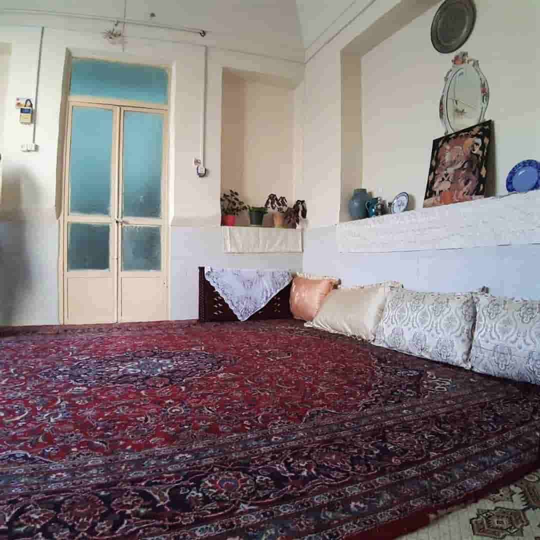 رزرو خانه سنتی در دستجرد ورزنه - اردیبهشت