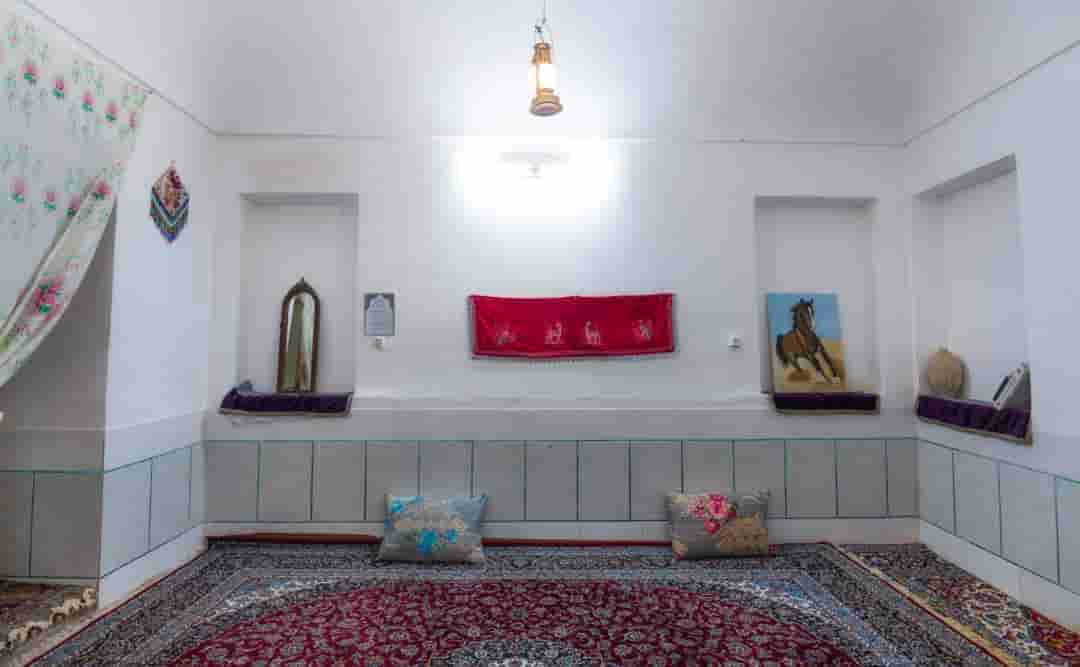 رزرو اتاق سنتی در دستجرد ورزنه - شهریور