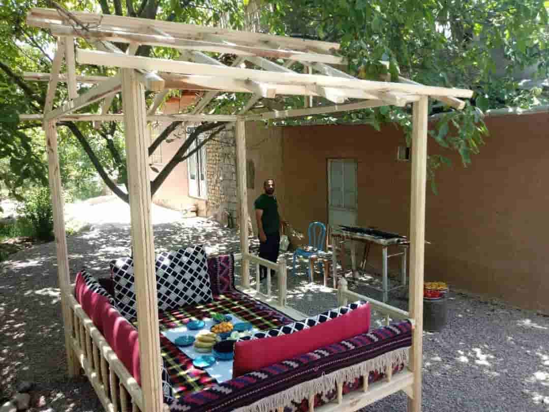اجاره اقامتگاه بومگردی و سنتی در روستای دیکین