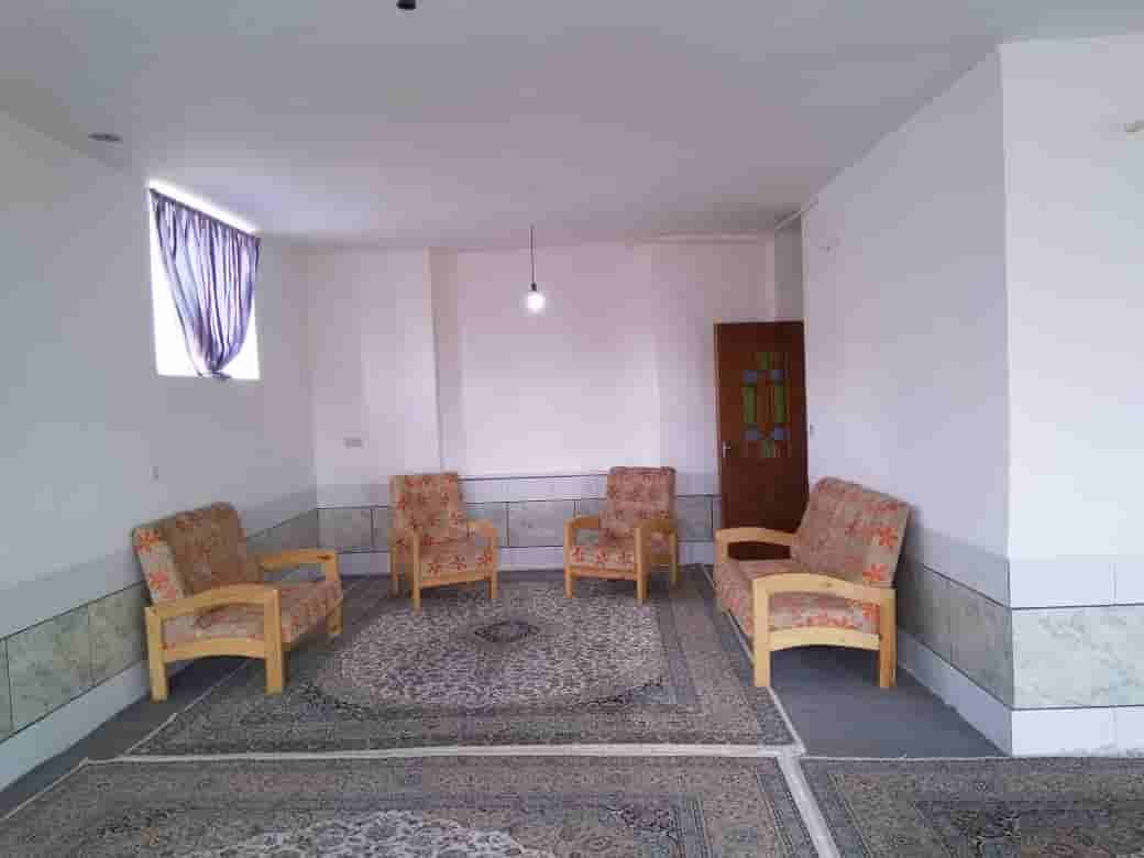 اجاره خانه ویلایی سه خوابه در خیابان مولوی سمیرم-همکف