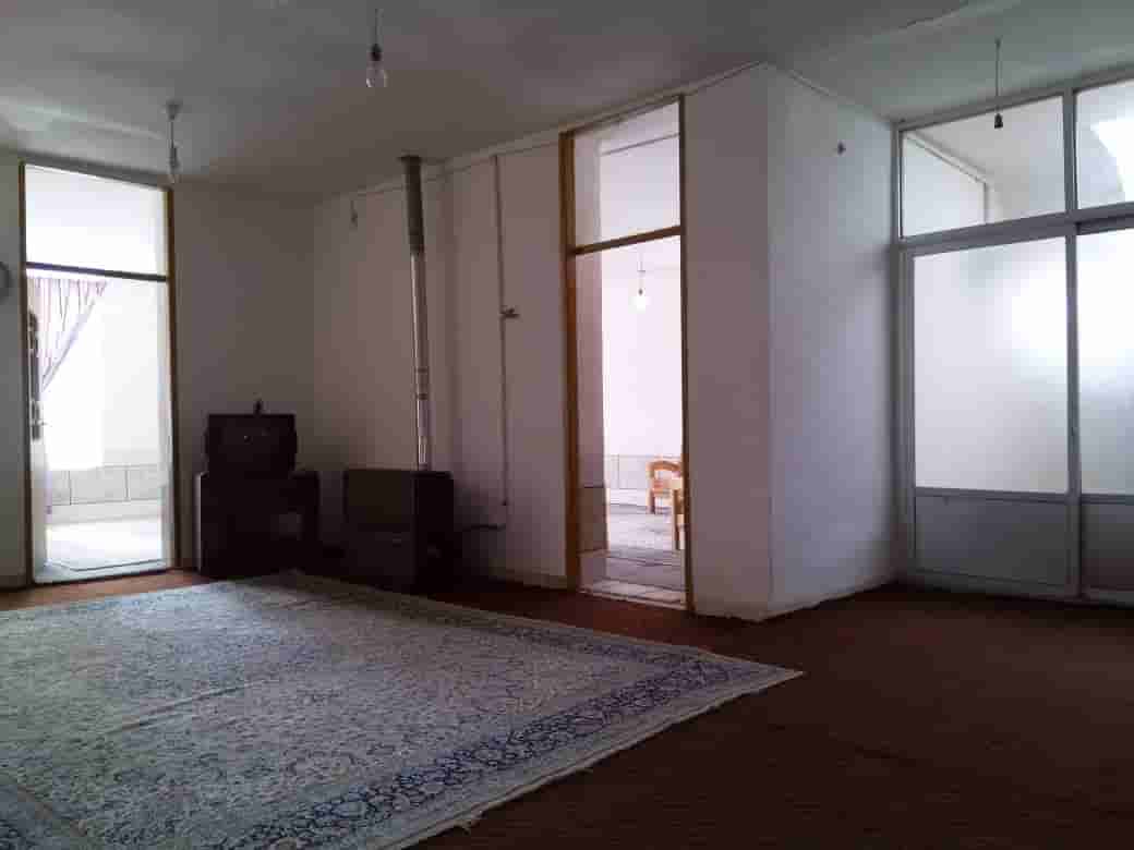 اجاره خانه ویلایی سه خوابه در خیابان مولوی سمیرم-همکف