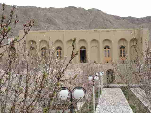 اجاره  اقامتگاه بوم گردی  در  حومه آباده