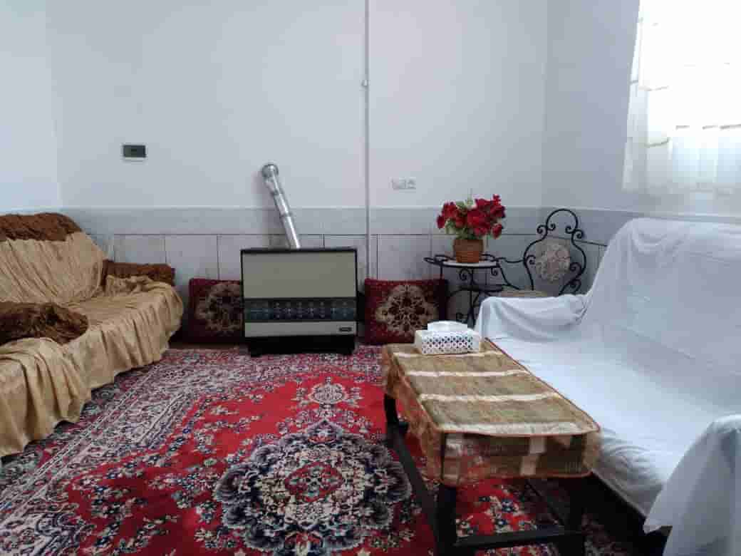 اجاره آپارتمان تک خوابه در شهیدمطهری نایین-طبقه اول 100 متری