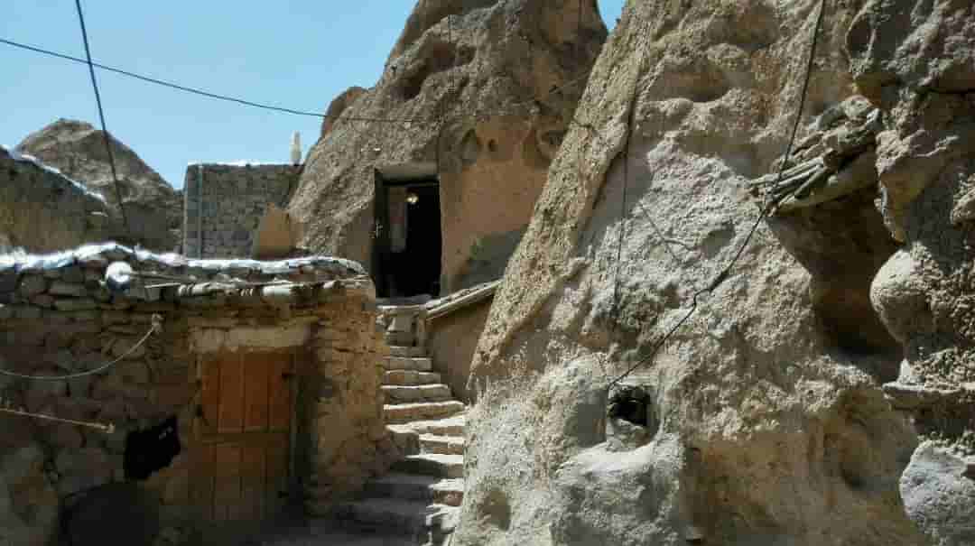 اجاره اقامتگاه بومگردی صخره ای در کندوان تبریز