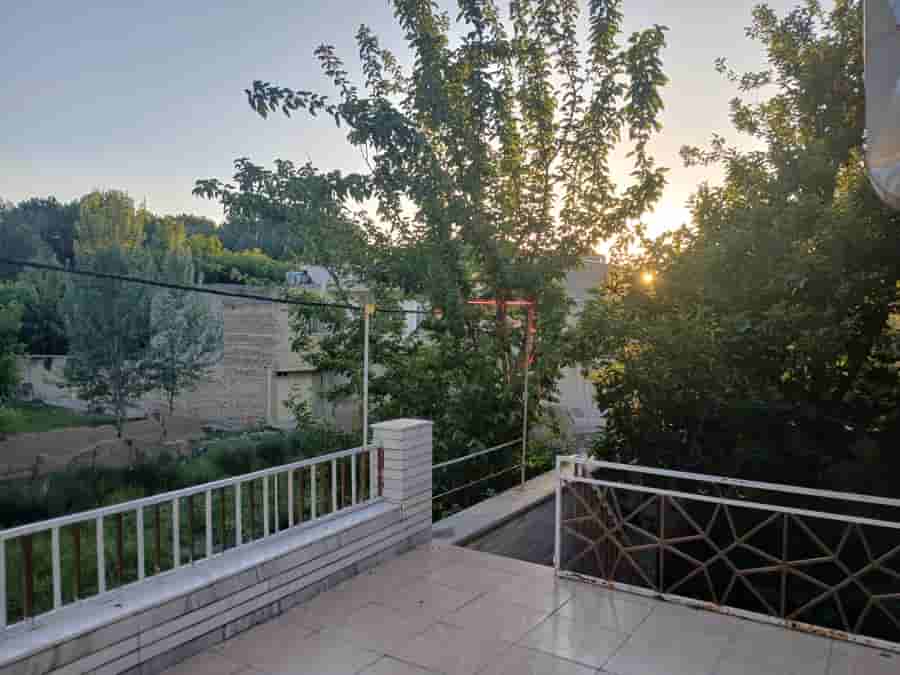 ویلا نزدیک رودخانه در باغ بهادران 