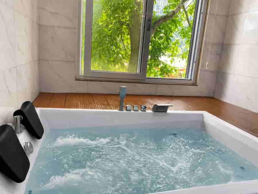 کلبه چوبی دوبلکس جکوزی دار در اسب ریسه ماسال