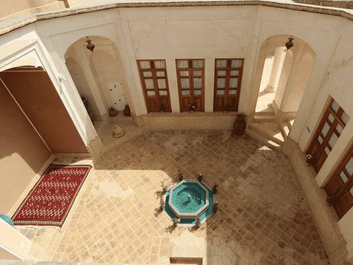 اقامتگاه سنتی در خیابان فاضل نراقی کاشان - 109 سینگل