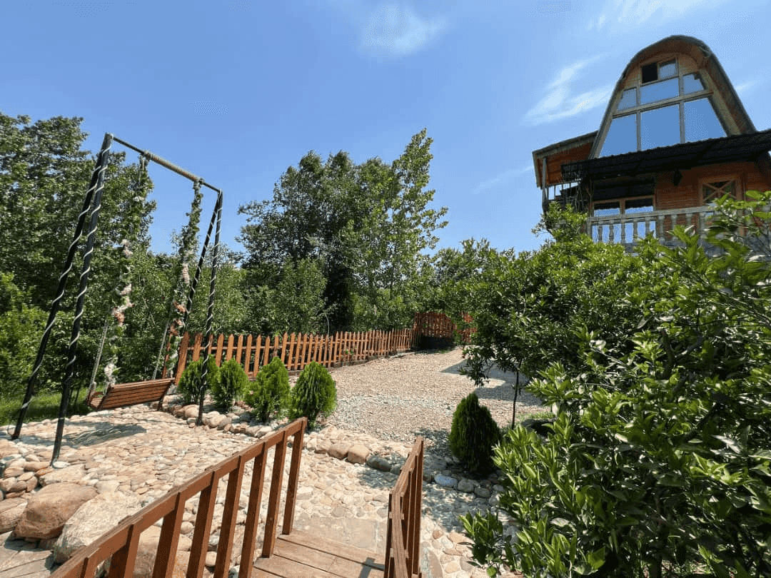 کلبه سوئیسی جنگلی جکوزی دار در روستا کبریاکلا - بابل