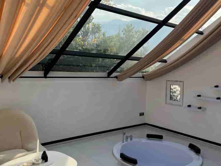 کلبه سوئیسی شیشه ای در روستا لیره سر تنکابن