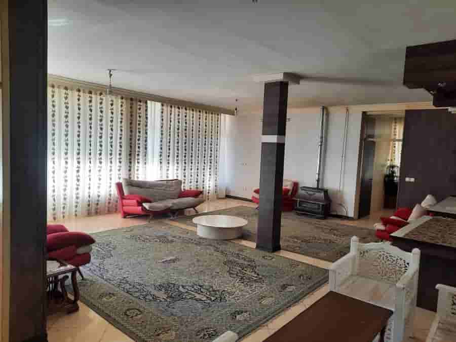 ویلا نزدیک رودخانه در باغ بهادران 