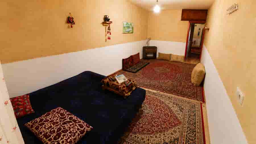 اقامتگاه بومگردی با استخر سرپوشیده آبگرم سانسی در خوشمکان سپیدان - خوش نشین