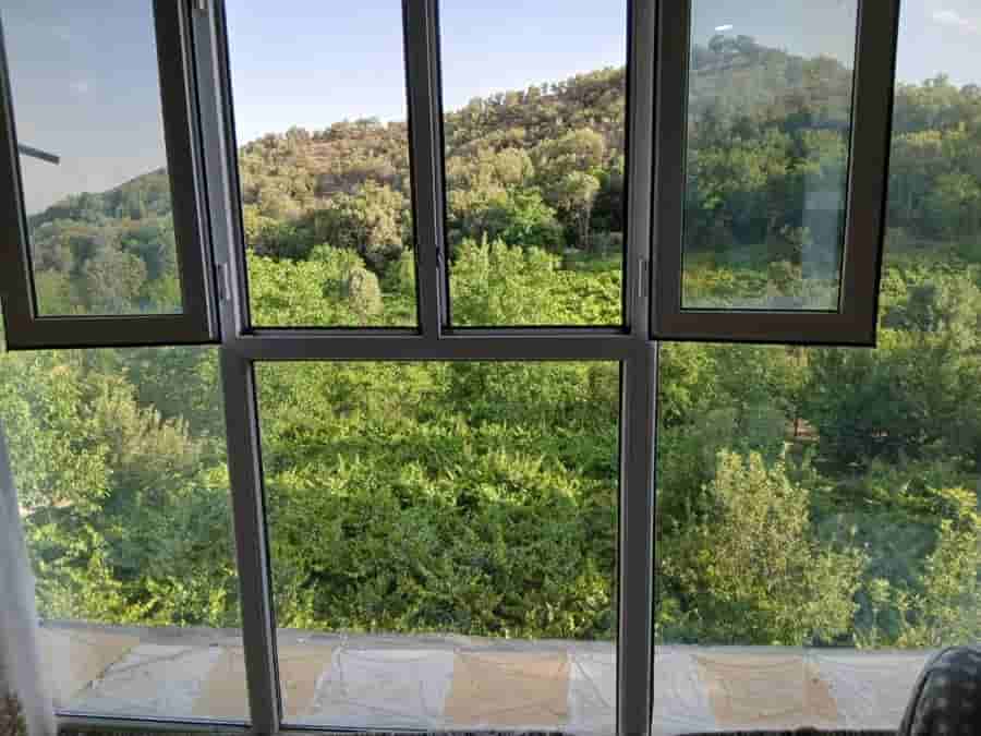 اجاره ویلا باغ در بیاره سیسخت - اتاق شیشه ای