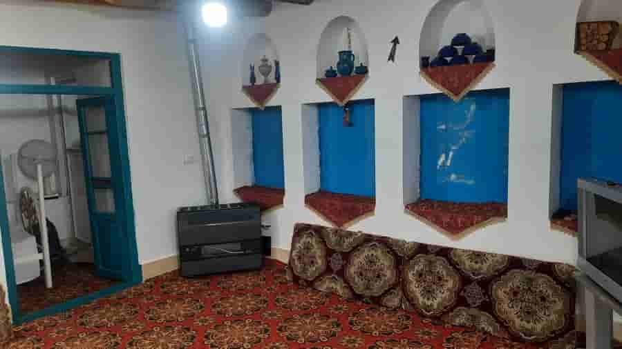 اقامتگاه بومگردی در برزک کاشان - توت سفید