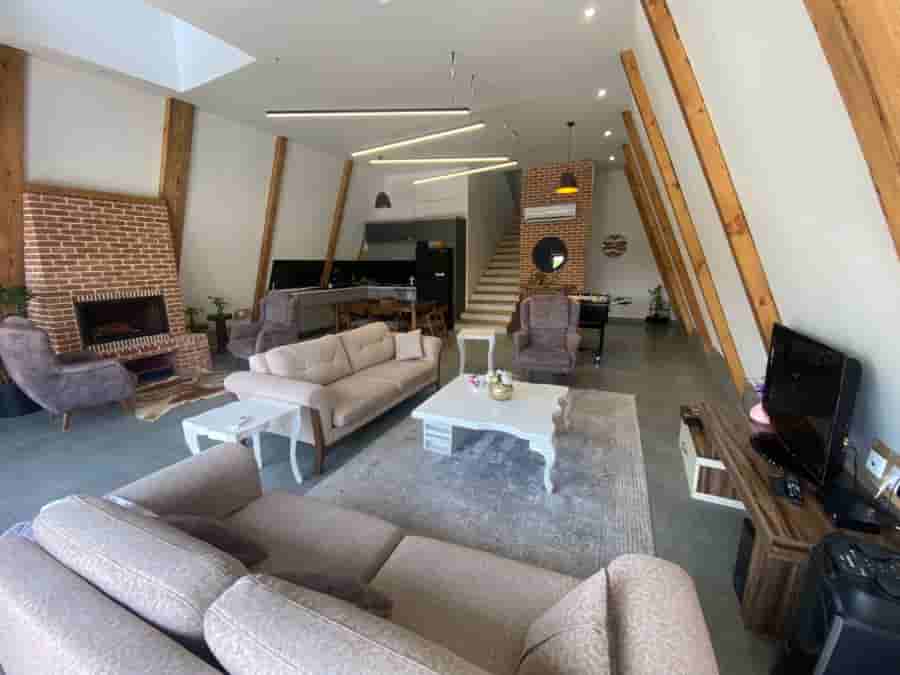 کلبه سوئیسی با استخر روباز آبگرم در لاهیجان