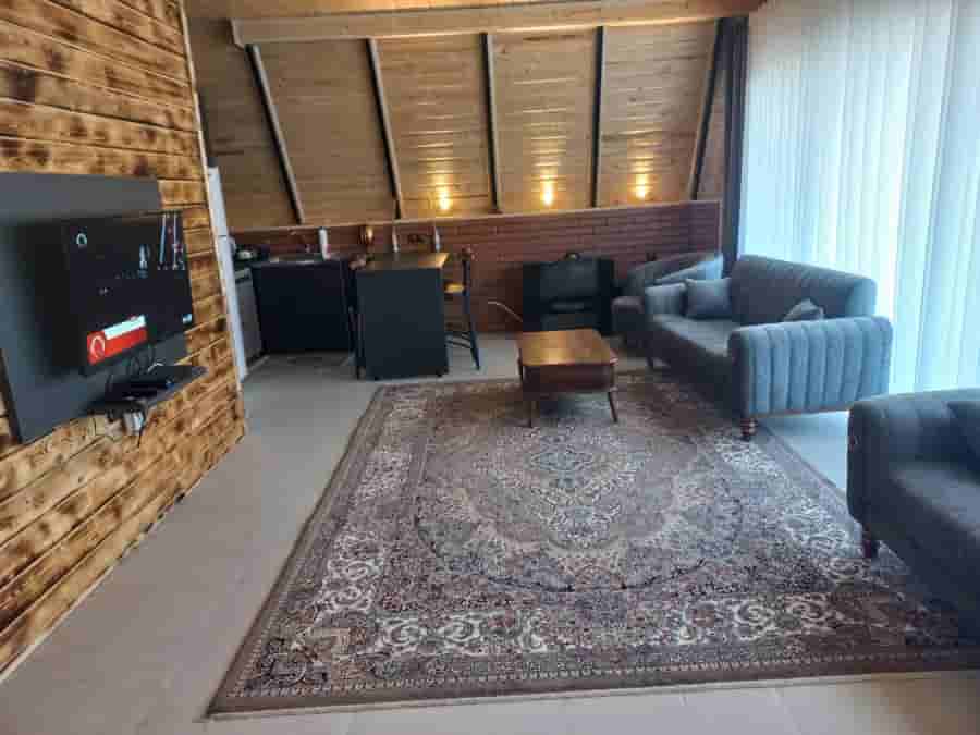 کلبه سوئیسی جنگلی در روستا تنگ‌دره رامسر 