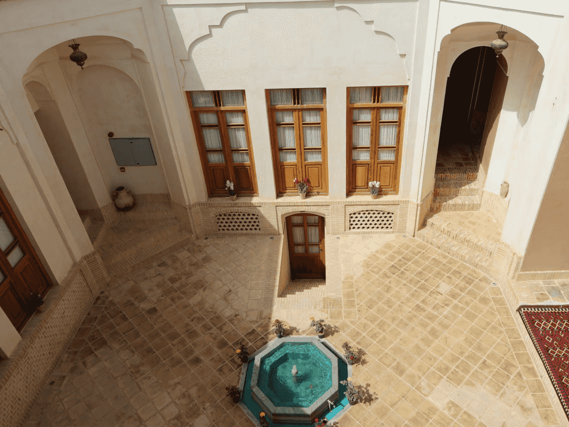 اقامتگاه سنتی در خیابان فاضل نراقی کاشان - 102 دابل نرمال 
