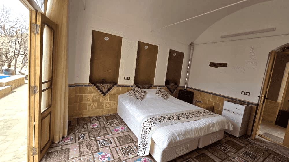 اجاره عمارت بومگردی دو تخت در عقدا یزد - پارس بانو