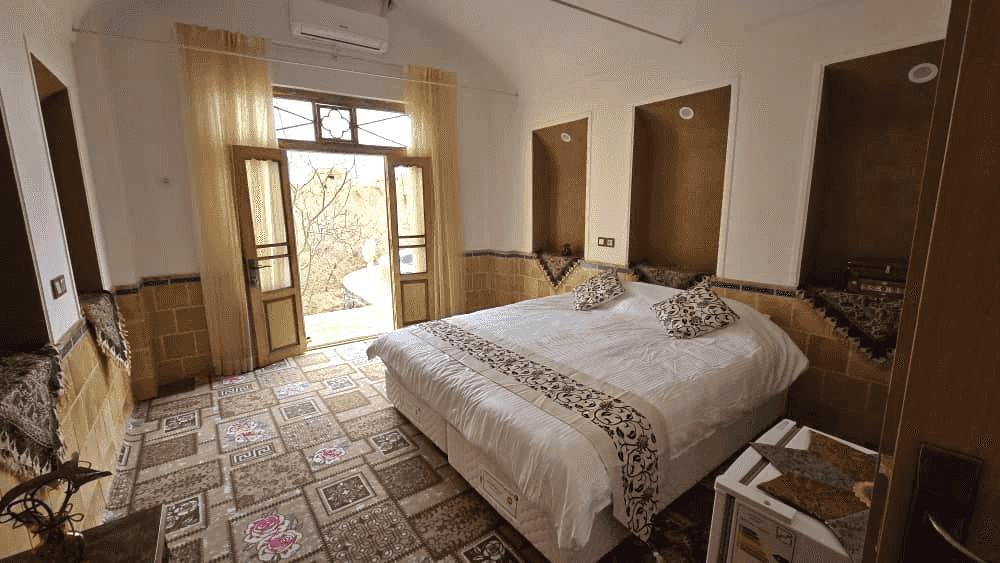 اجاره عمارت بومگردی دو تخت در عقدا یزد - پارس بانو