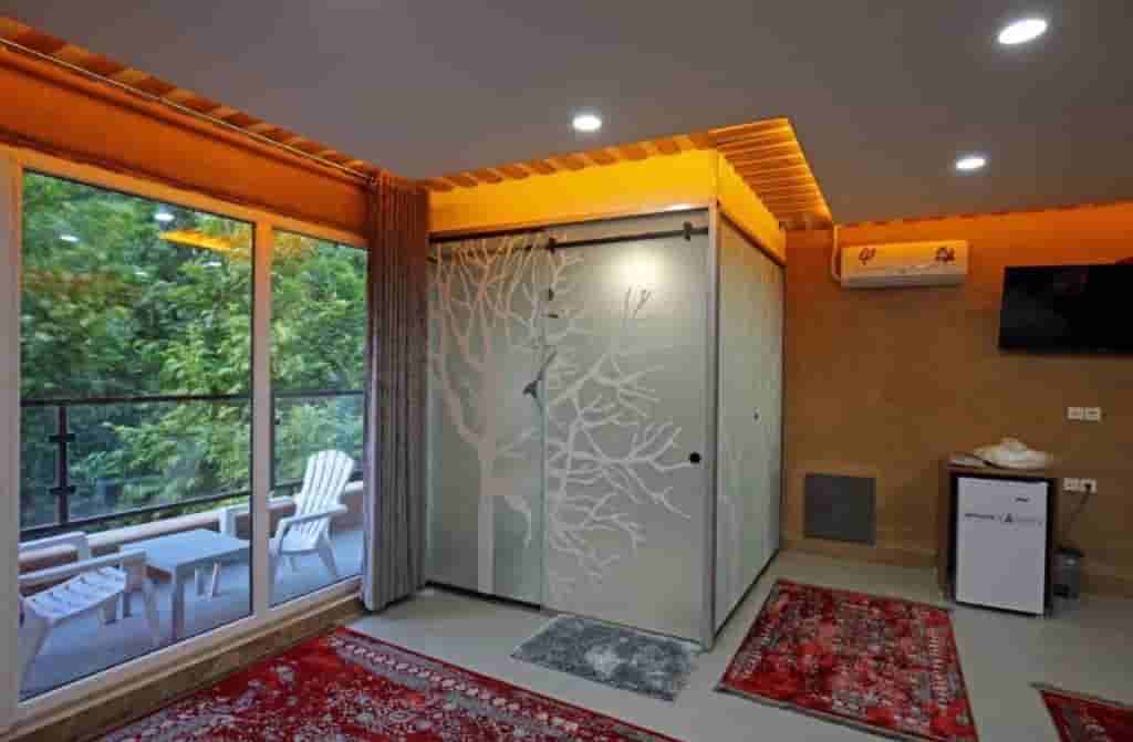 عکس بومگردی در قلات شیراز - عقیق