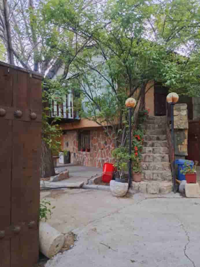 کلبه جنگلی در باغ تفریحی خوشمکان سپیدان
