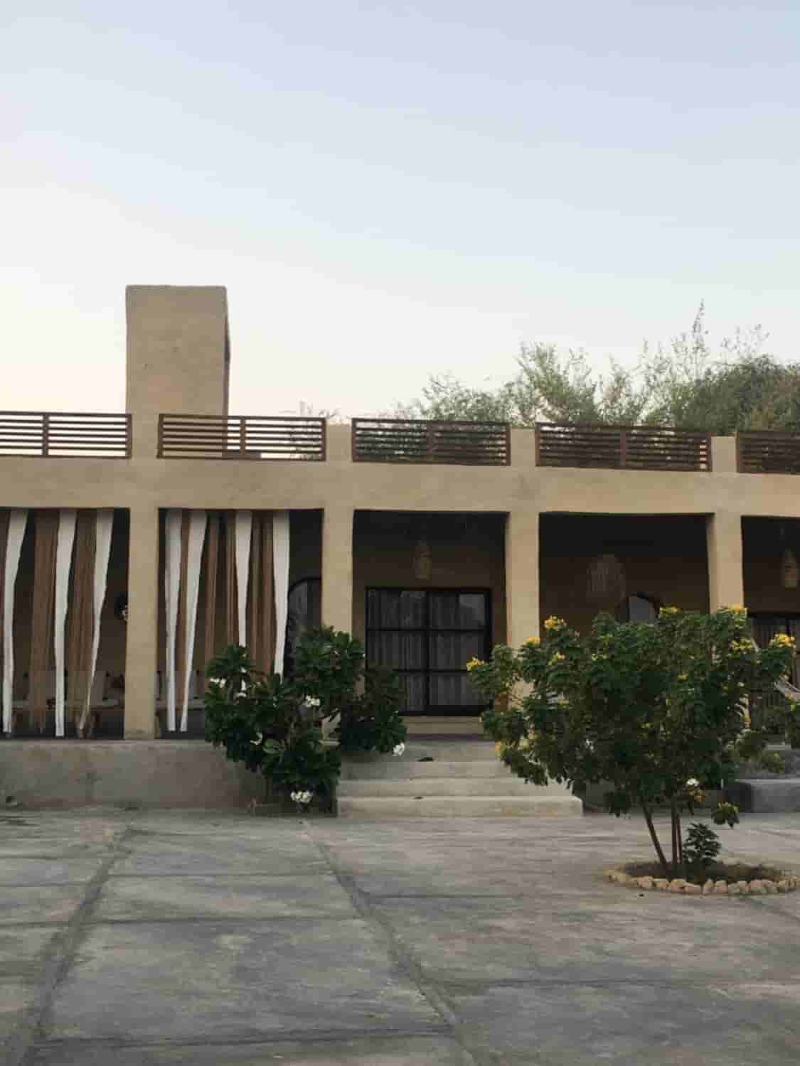 بومگردی نزدیک ساحل در سوزا - آرامش