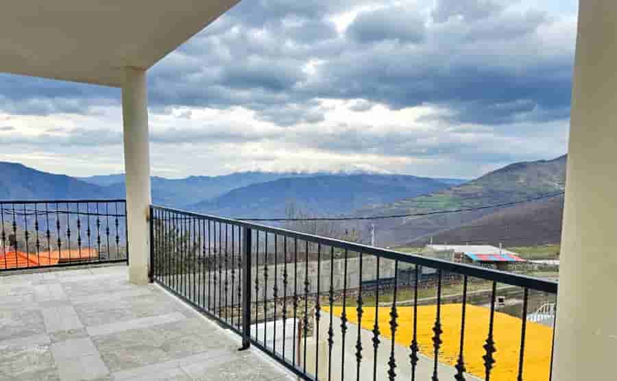 ویلا با استخر سرپوشیده آبگرم در روستای شجاع آباد کلیبر