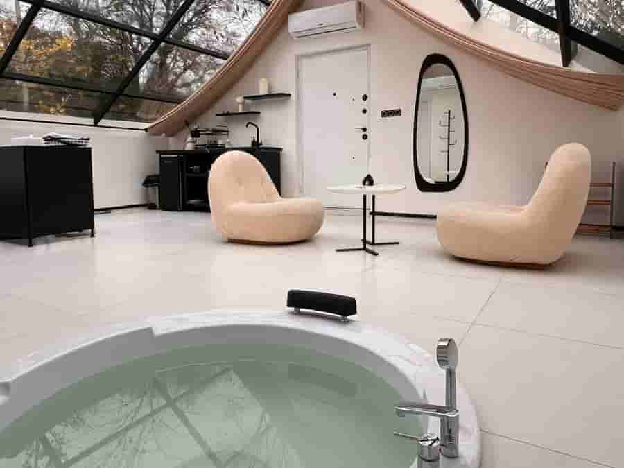 کلبه سوئیسی شیشه ای در روستا لیره سر تنکابن