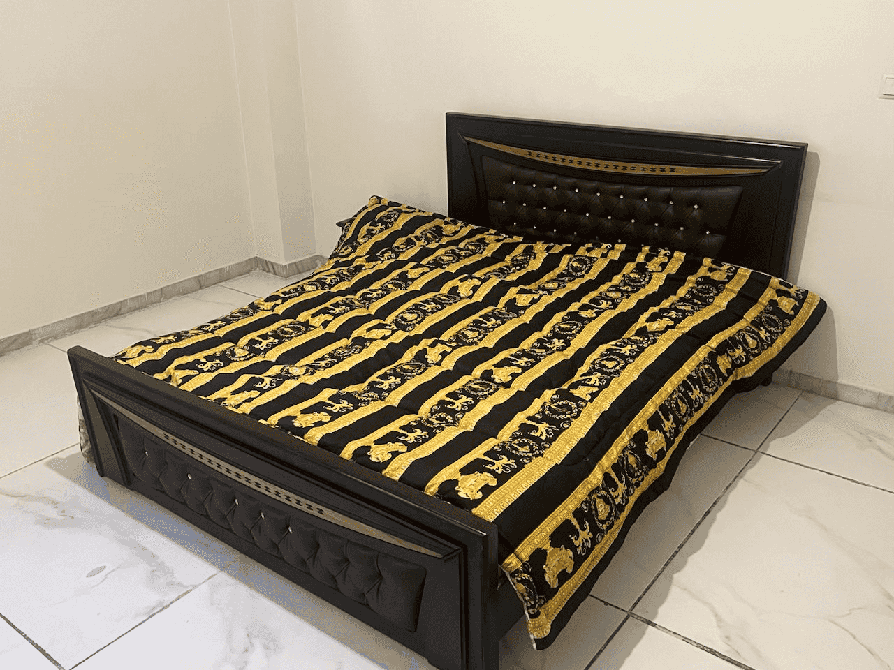 اجاره آپارتمان در خیابان کاشانی تهران - طبقه همکف 