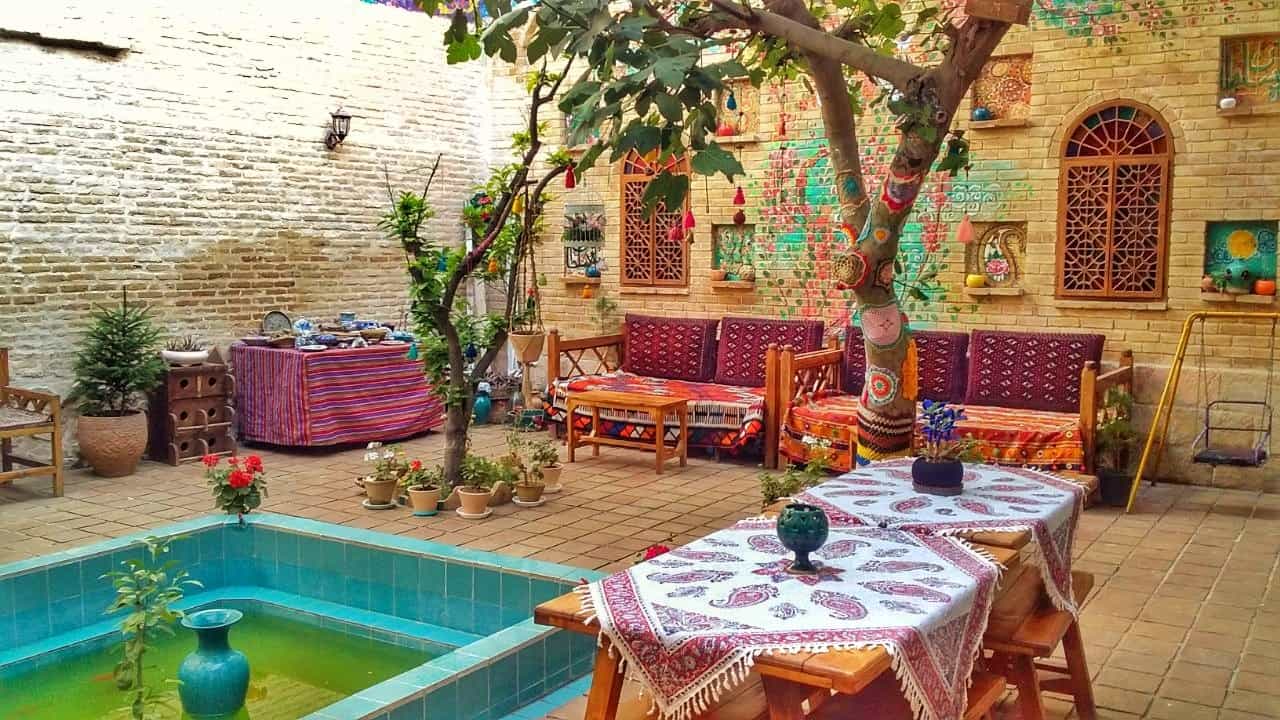 اجاره اتاق سنتی دوتخته غیرمستر در لطفعلی خان زند شیراز - مهبانو