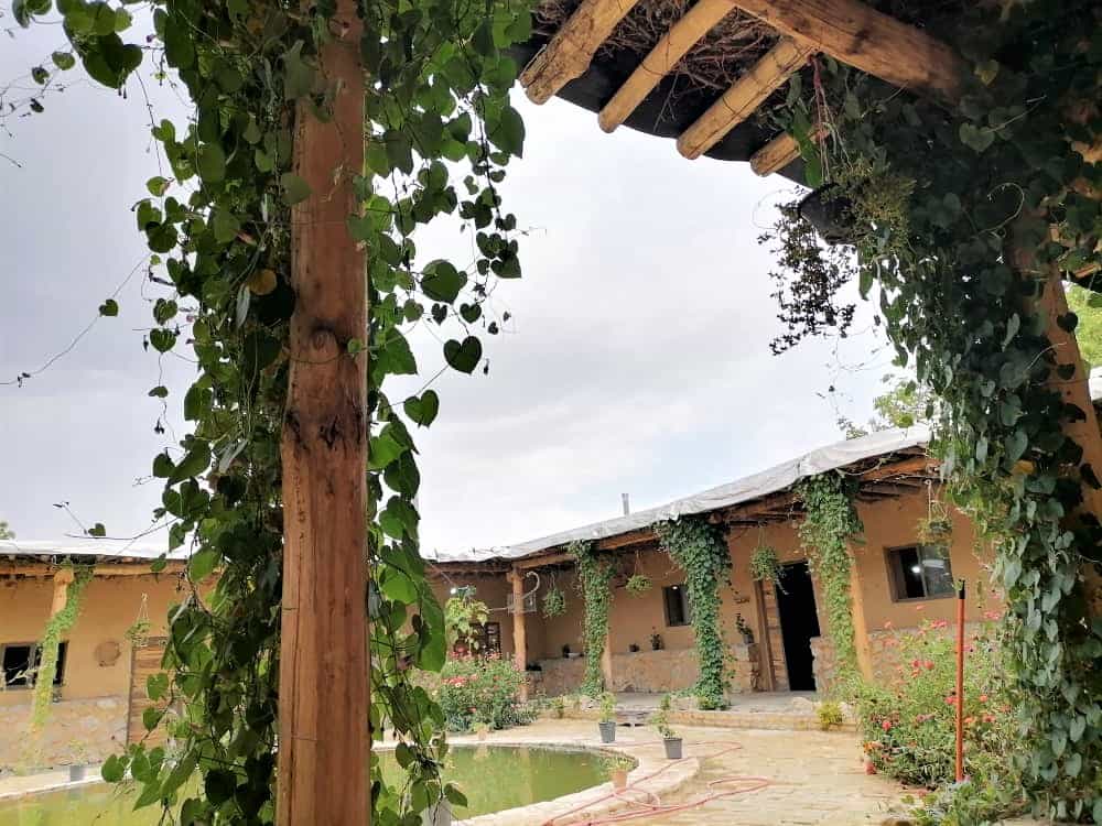 اجاره خانه روستایی در سربست سپیدان - 120 متری دوخوابه همکف