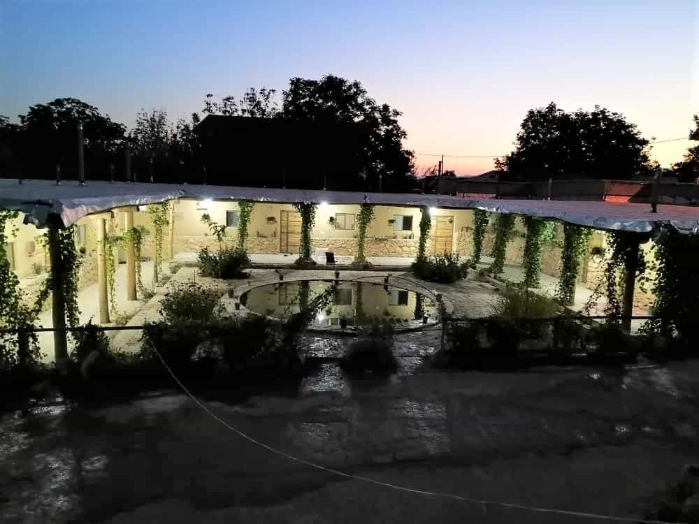 اجاره خانه روستایی در سربست سپیدان - 120 متری دوخوابه همکف