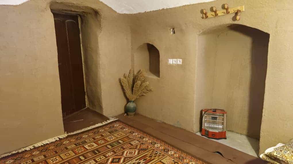 اجاره اتاق سنتی در انارک اصفهان-15 متری