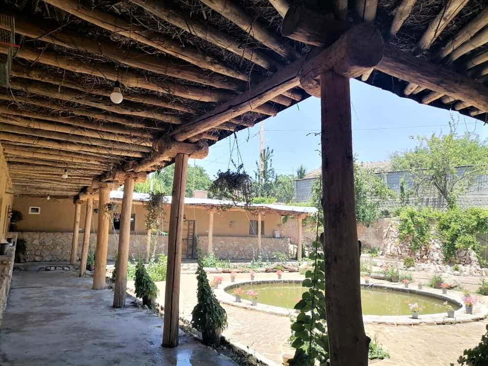 اجاره سوئیت سنتی در سربست سپیدان - 90 متری تک خوابه