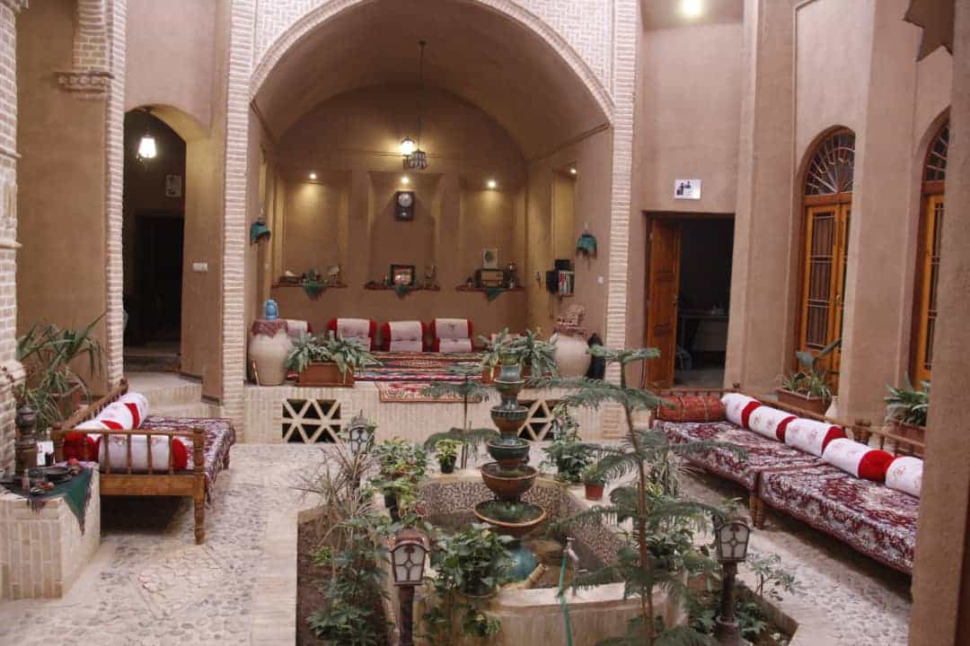 اجاره اقامتگاه بومگردی در روستای مبارکه - اتاق پاییز