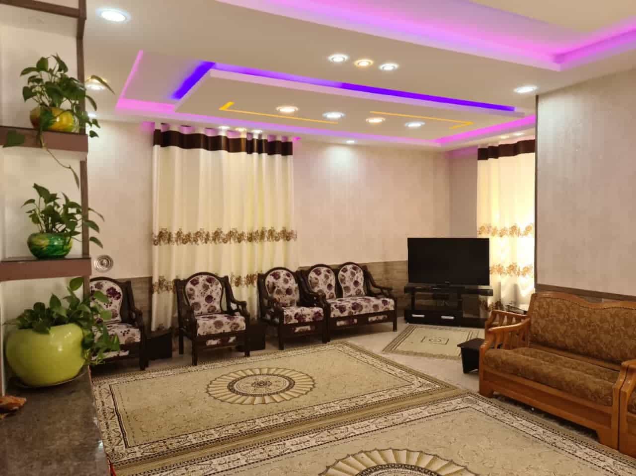 اجاره ویلا استخر روباز در قصر سبز صدرا