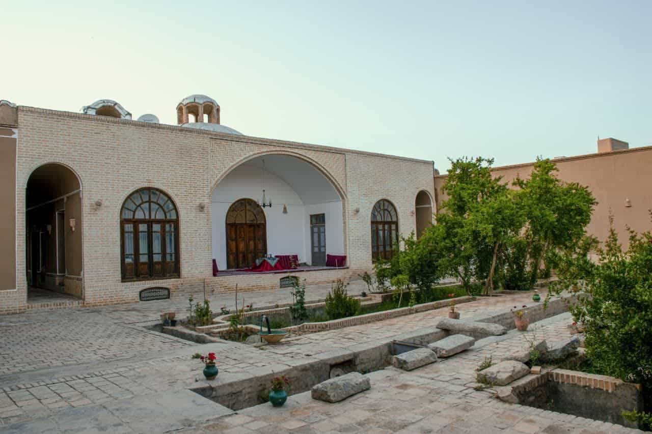 اجاره اتاق سنتی دوتخته در تفت - 22متر