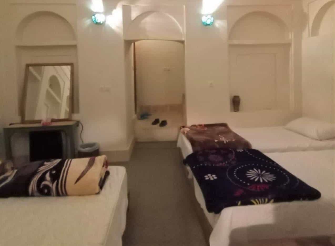 بومگردی سنتی در خیابان امام یزد - پنج تخته