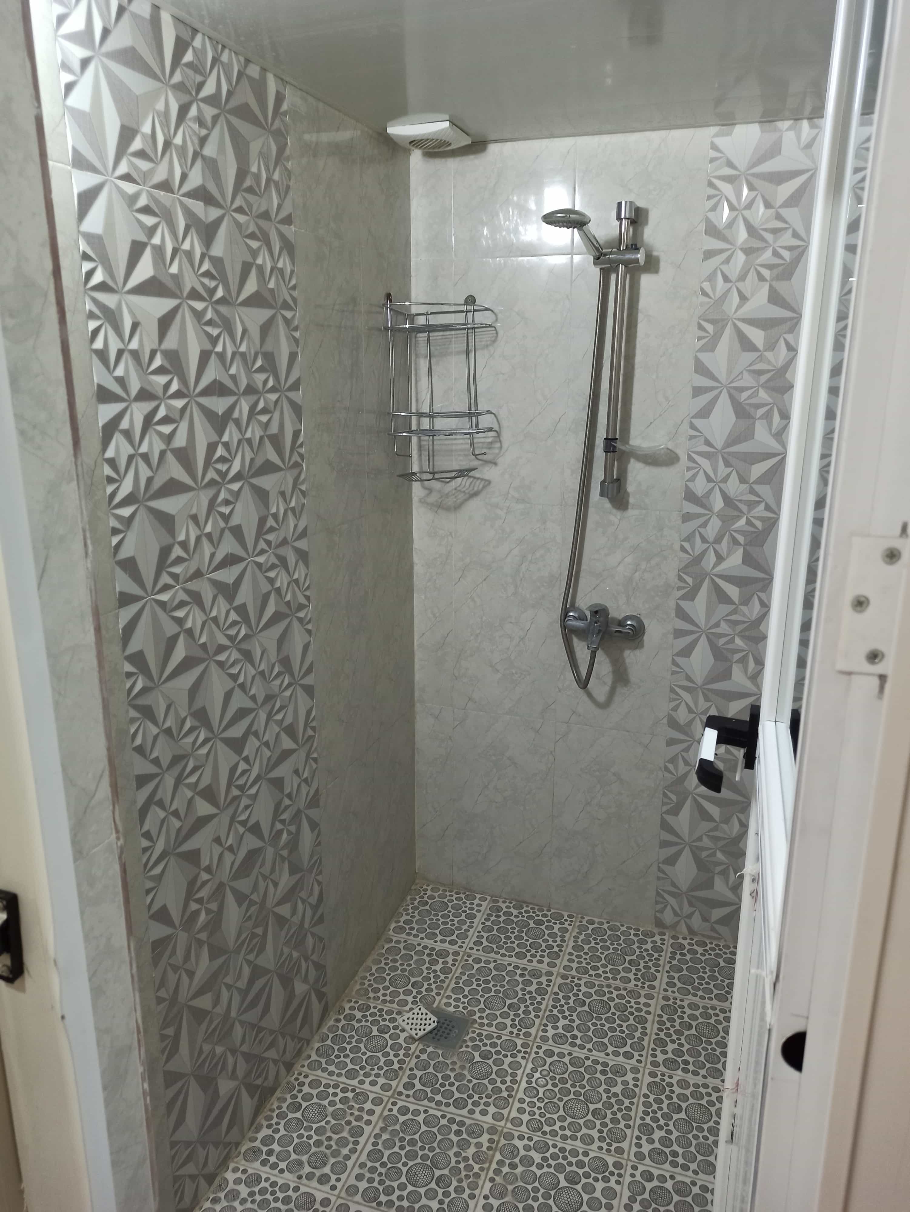 اجاره ویلا استخر سرپوشیده آبگرم در صادق آباد