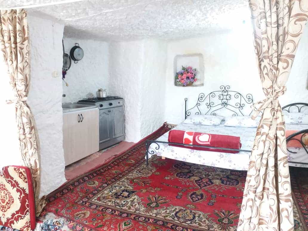 اجاره خانه صخره ای در کندوان