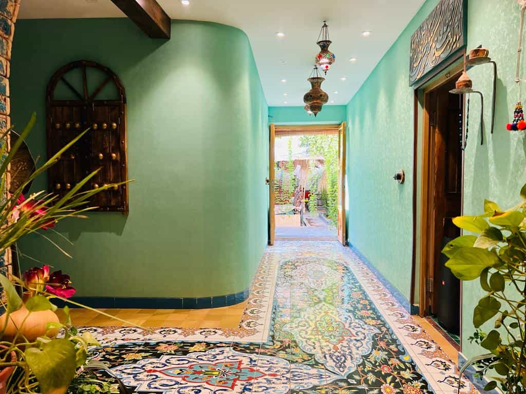 اجاره اتاق سنتی در شیراز - میکال