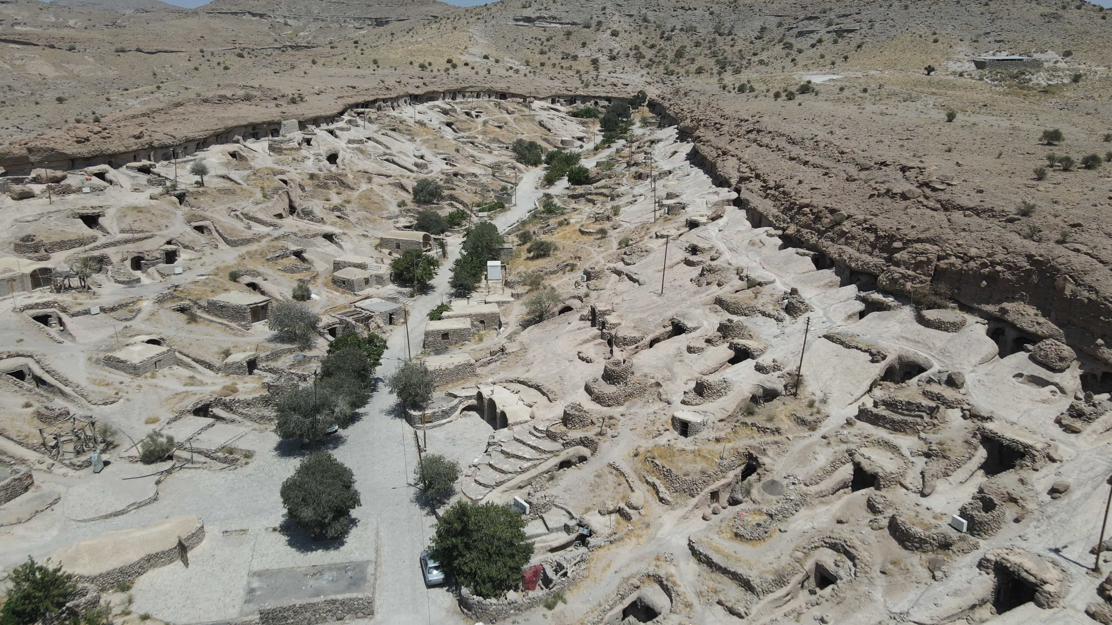 اجاره اقامتگاه صخره ای در روستای میمند - 38متر