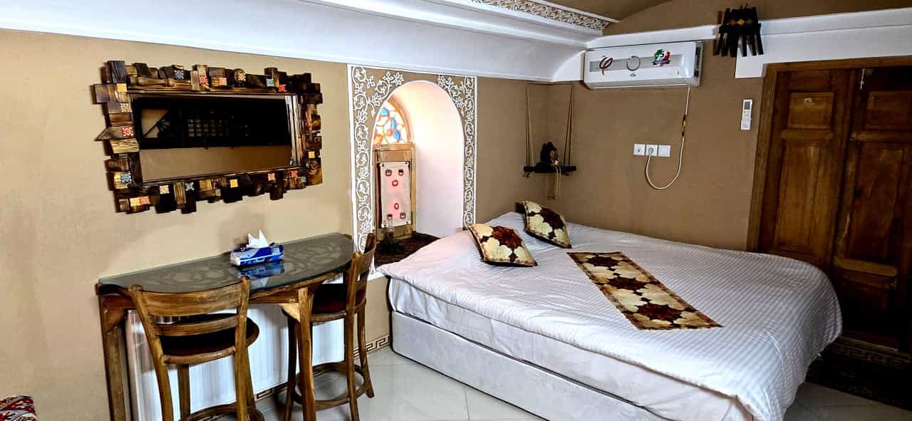 اجاره بوتیک هتل سنتی در امیرچخماق یزد - هنر