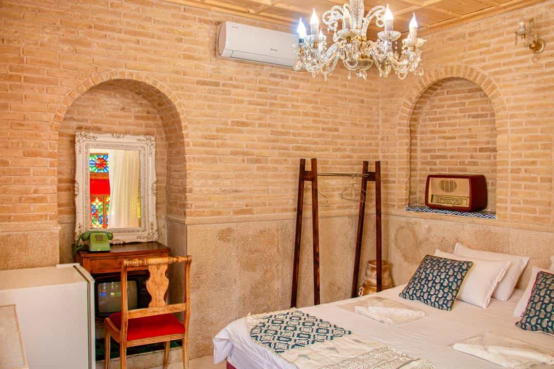 اجاره بوتیک هتل در خیابان لطفعلی خان زند شیراز - رز 2 تخته