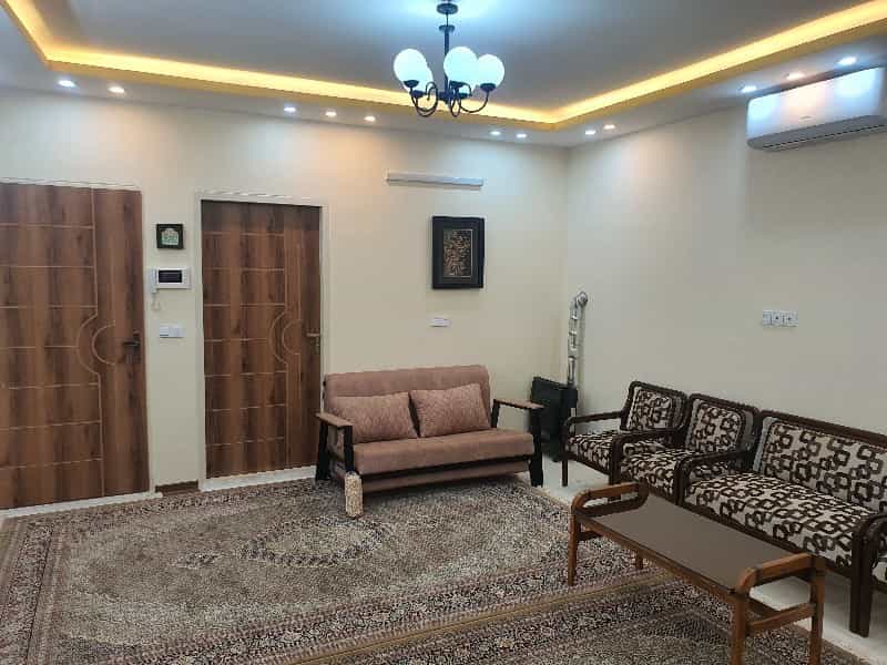 اجاره آپارتمان تکخواب در صفائیه یزد  سالن و ورودی اتاق 