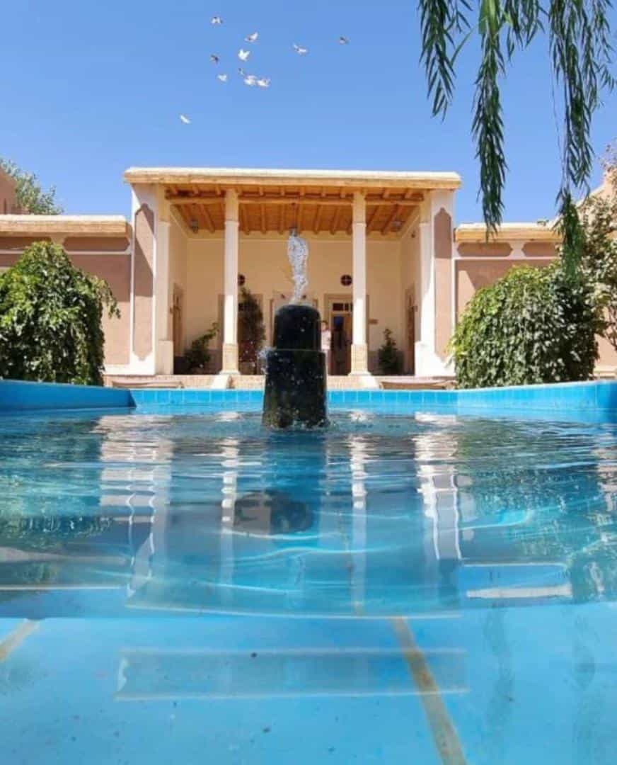 اجاره اقامتگاه سنتی در رادکان چناران - ارگ رادکان