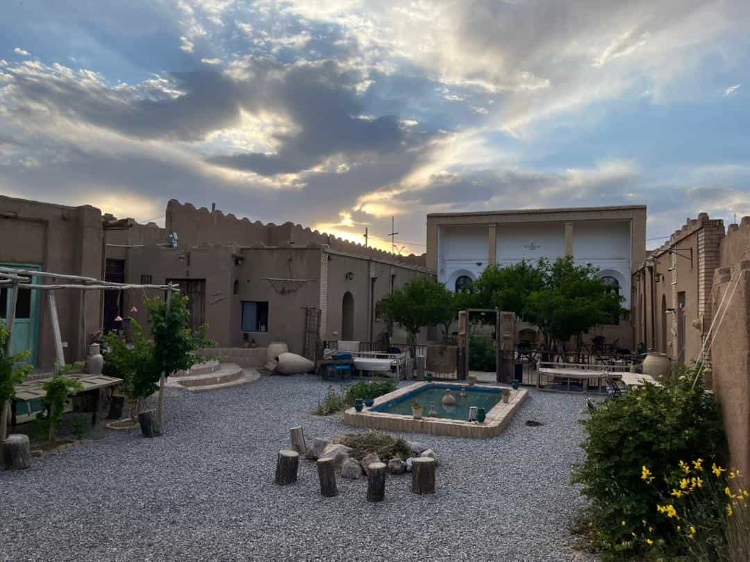 اجاره  بومگردی سنتی در آباده-دوتخته مستردار