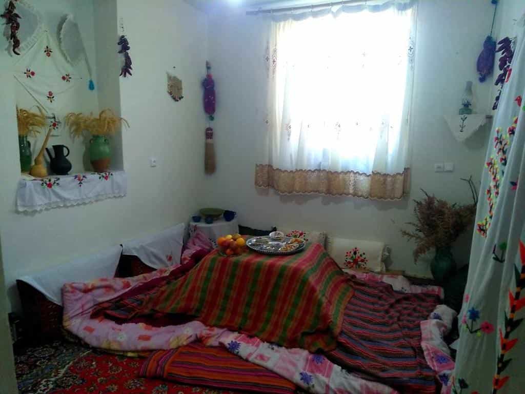 اجاره استراحتگاه بومگردی سنتی در سمنان-اتاق کرسی