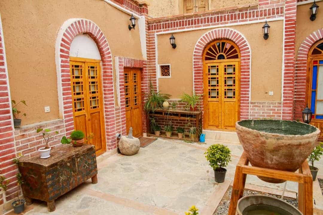 اجاره بومگردی سنتی ارزان قیمت در نراق -واحد4