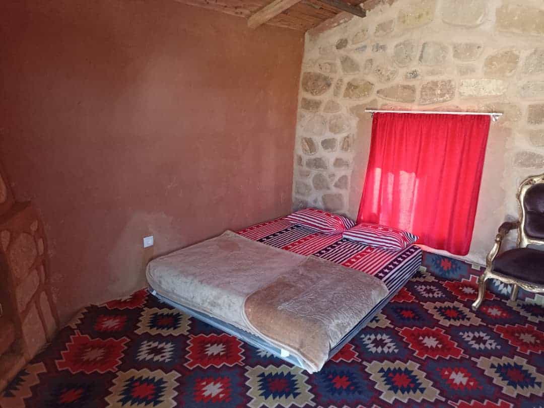 اجاره کلبه سنگی در هفت برم خان زنیان